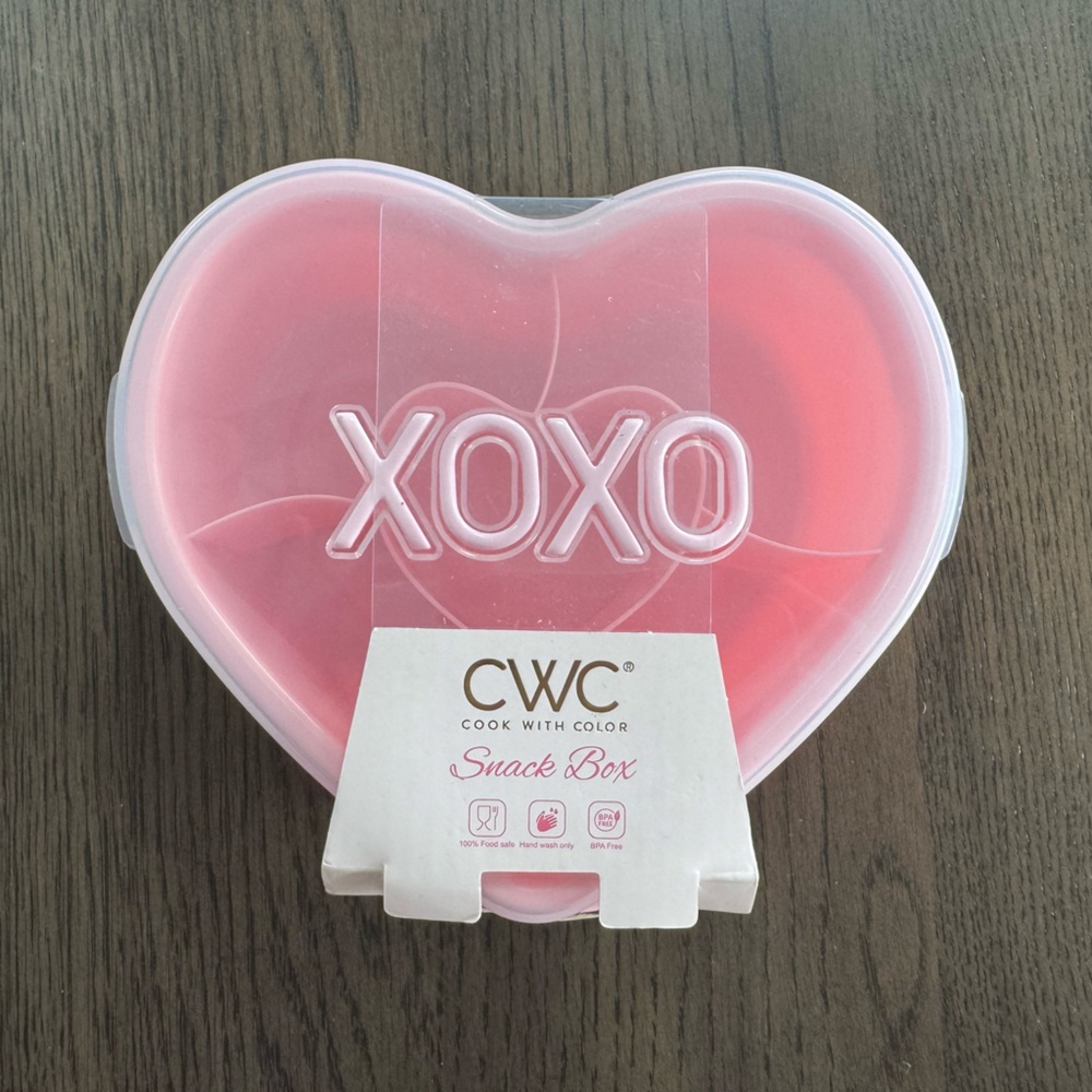 CWC Heart-Shaped Snack Box - Pink XOXO - Picture 2 of 3
